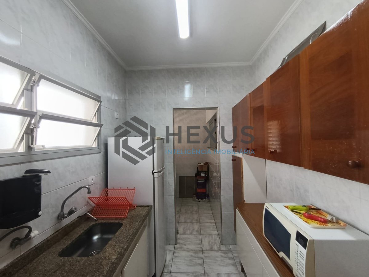 Foto 10 de Apartamento reformado com varanda na Praia da Enseada, Guaruja
