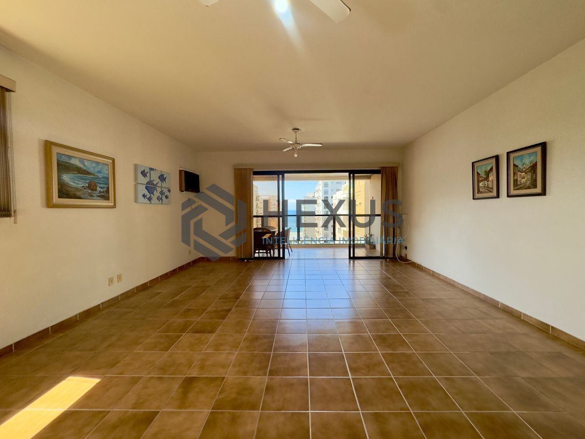 Foto 4 de Apartamento com varanda vista mar e lazer a 2 quadras da praia na região da Vila Maia nas Pitangueiras, Guarujá