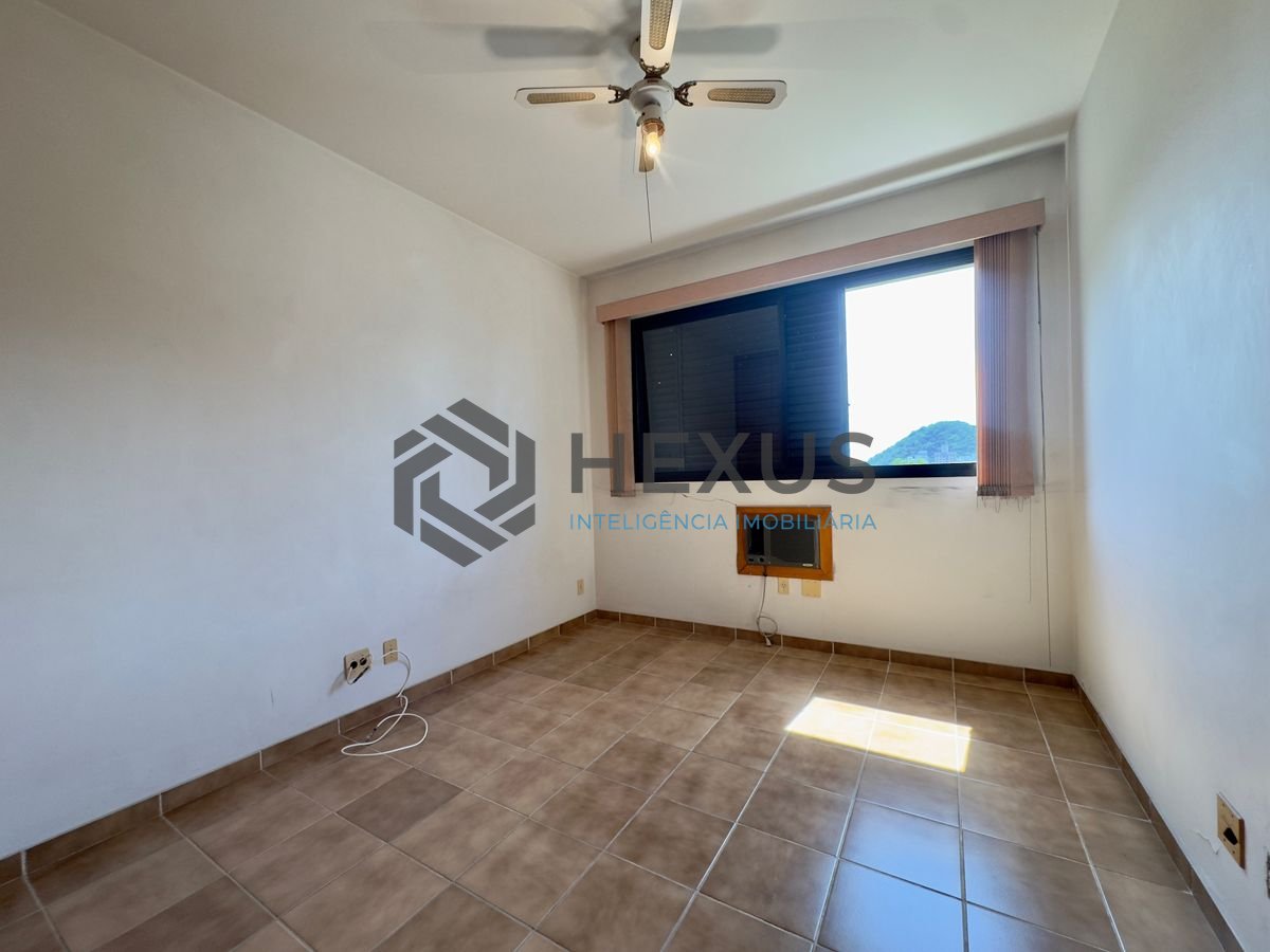 Foto 13 de Apartamento com varanda vista mar e lazer a 2 quadras da praia na região da Vila Maia nas Pitangueiras, Guarujá