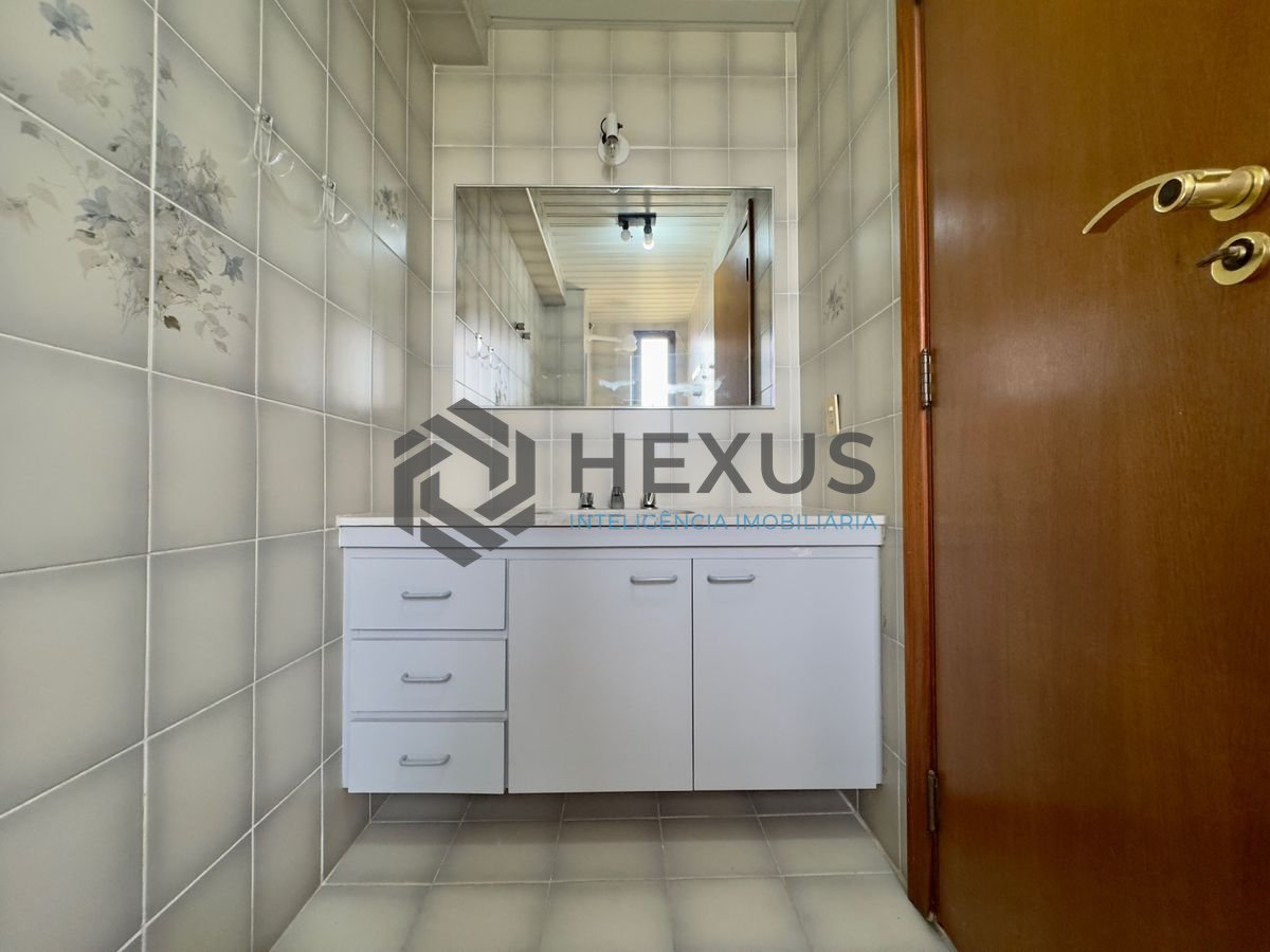 Foto 17 de Apartamento com varanda vista mar e lazer a 2 quadras da praia na região da Vila Maia nas Pitangueiras, Guarujá