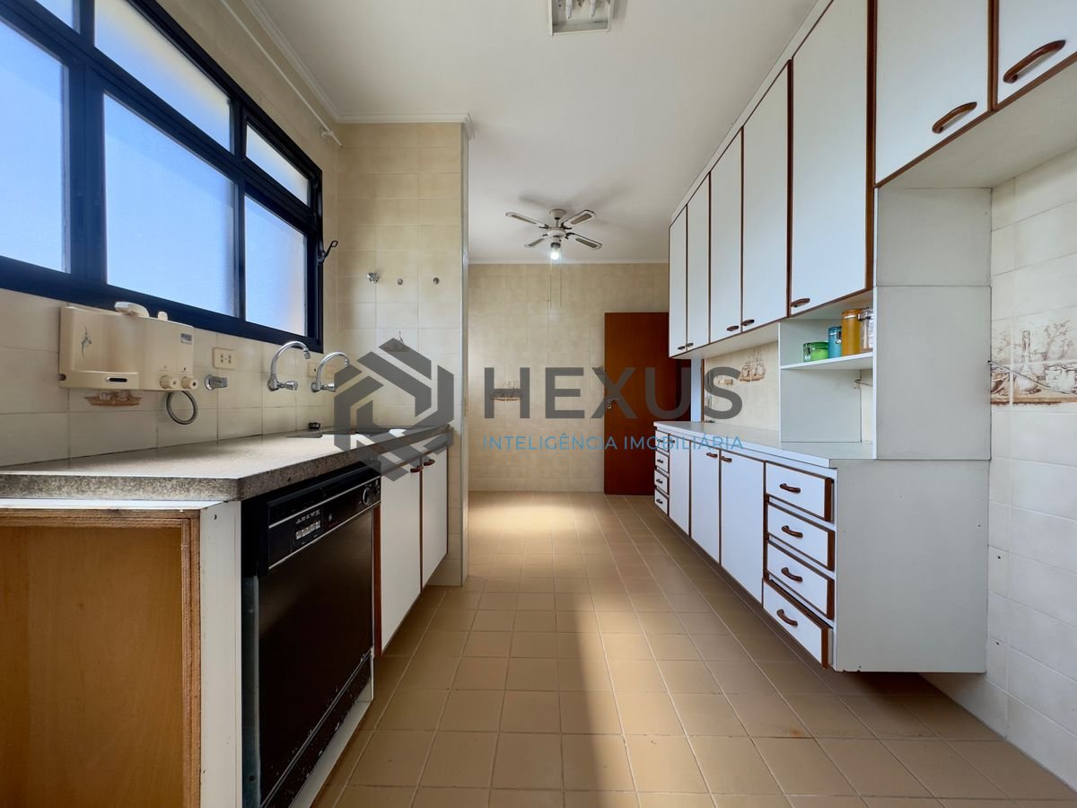 Foto 26 de Apartamento com varanda vista mar e lazer a 2 quadras da praia na região da Vila Maia nas Pitangueiras, Guarujá
