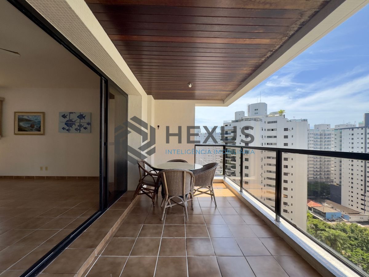 Foto 2 de Apartamento com varanda vista mar e lazer a 2 quadras da praia na região da Vila Maia nas Pitangueiras, Guarujá