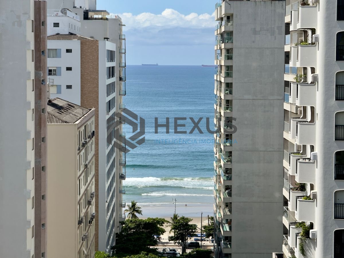 Foto 3 de Apartamento com varanda vista mar e lazer a 2 quadras da praia na região da Vila Maia nas Pitangueiras, Guarujá