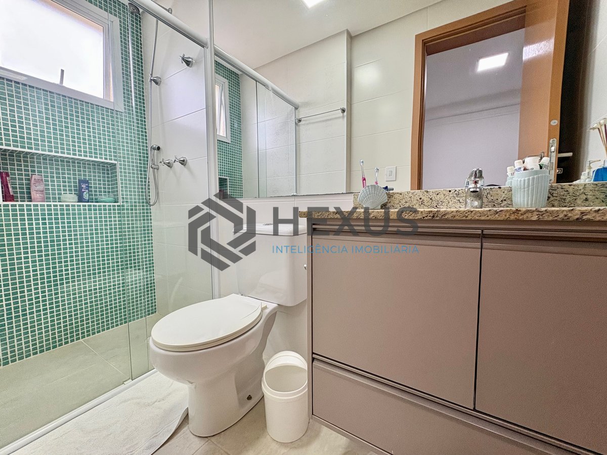 Foto 16 de Apartamento reformado com varanda gourmet vista mar e lazer na Praia da Enseada, Guaruja