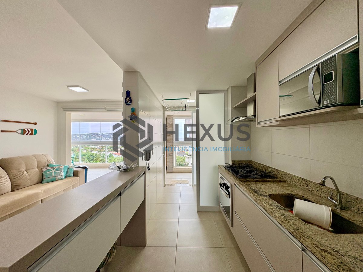 Foto 17 de Apartamento reformado com varanda gourmet vista mar e lazer na Praia da Enseada, Guaruja