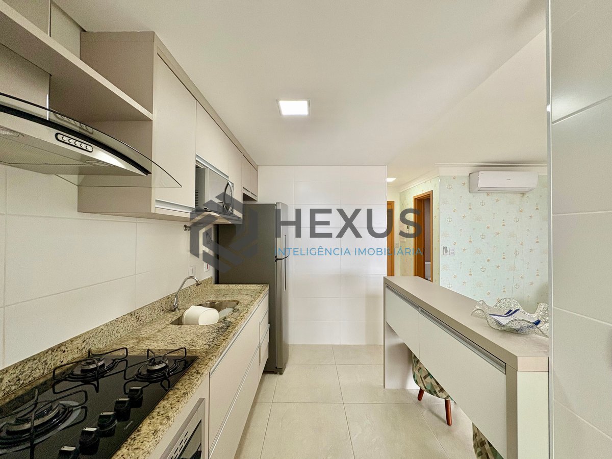 Foto 18 de Apartamento reformado com varanda gourmet vista mar e lazer na Praia da Enseada, Guaruja
