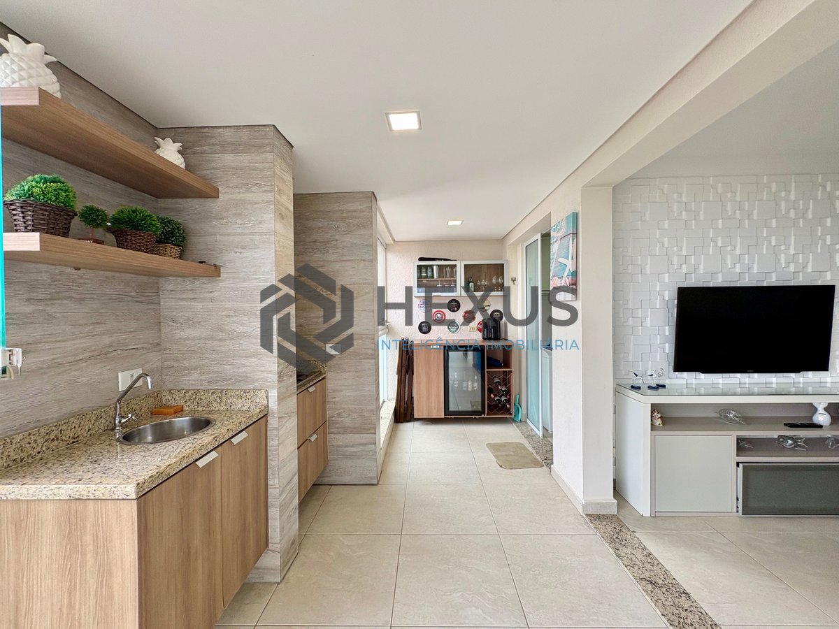 Foto 8 de Apartamento reformado com varanda gourmet vista mar e lazer na Praia da Enseada, Guaruja