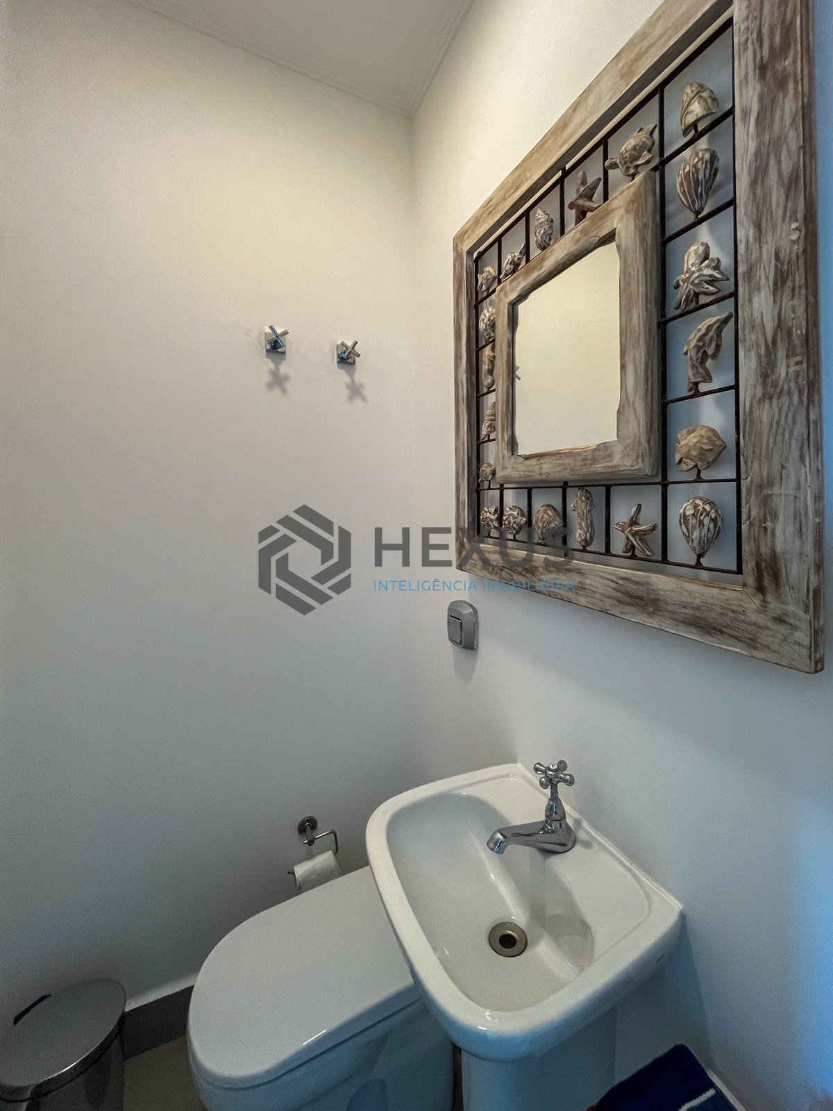 Foto 15 de Apartamento frente mar com varanda gourmet na Praia das Pitangueiras, Guaruja