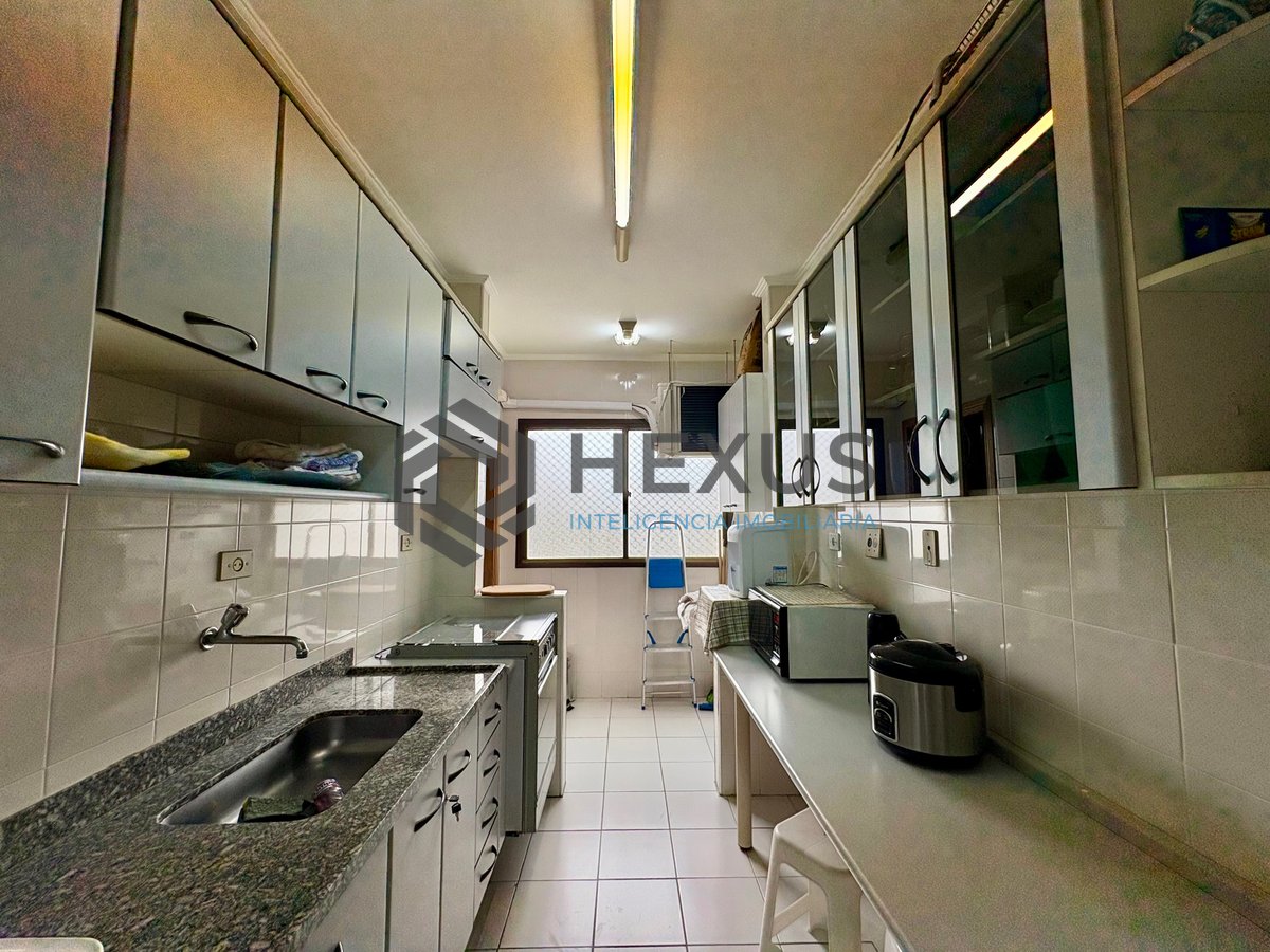 Foto 20 de Apartamento com varanda vista mar e lazer na Praia da Enseada, Guaruja