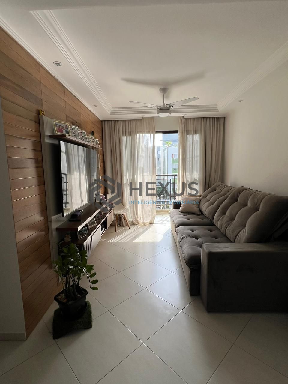 Foto 2 de Apartamento reformado com varanda na Praia das Asturias, Guaruja