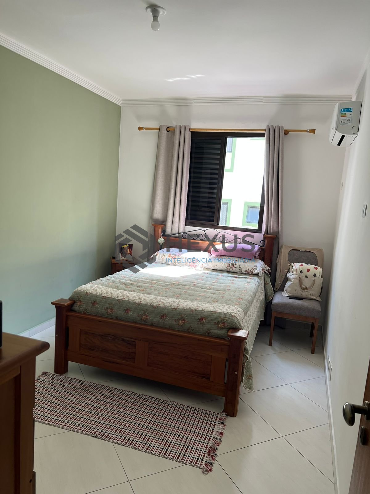 Foto 11 de Apartamento reformado com varanda na Praia das Asturias, Guaruja