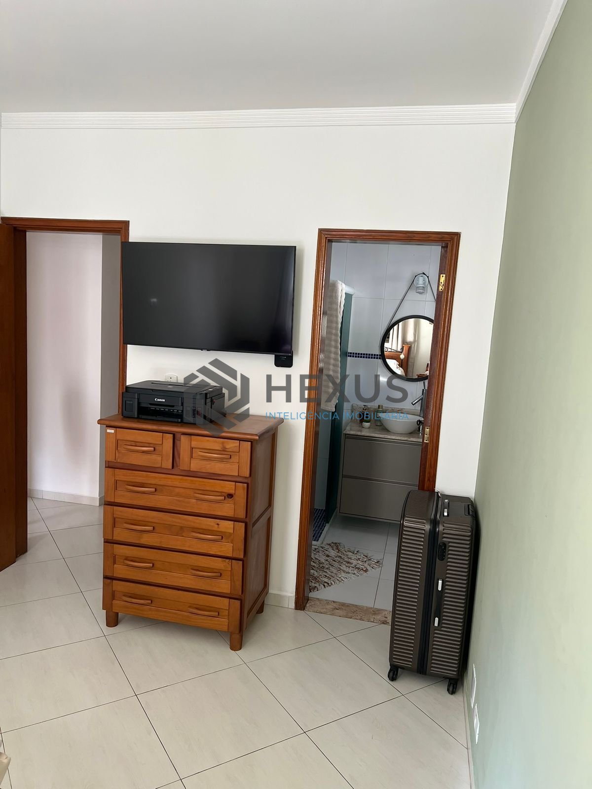 Foto 12 de Apartamento reformado com varanda na Praia das Asturias, Guaruja