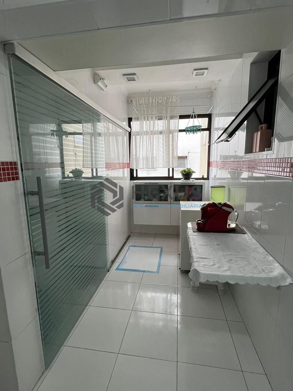 Foto 13 de Apartamento reformado com varanda na Praia das Asturias, Guaruja