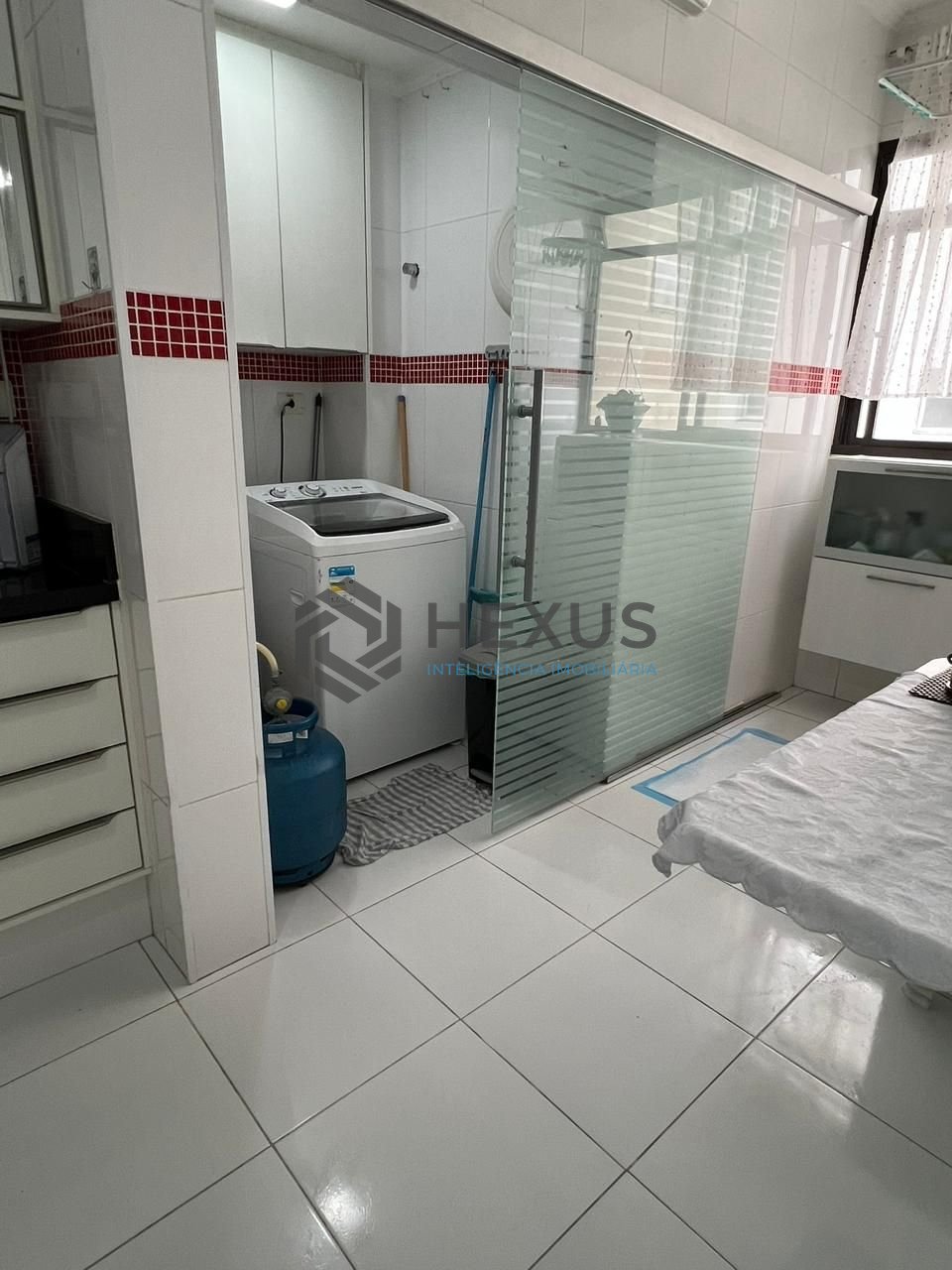 Foto 19 de Apartamento reformado com varanda na Praia das Asturias, Guaruja