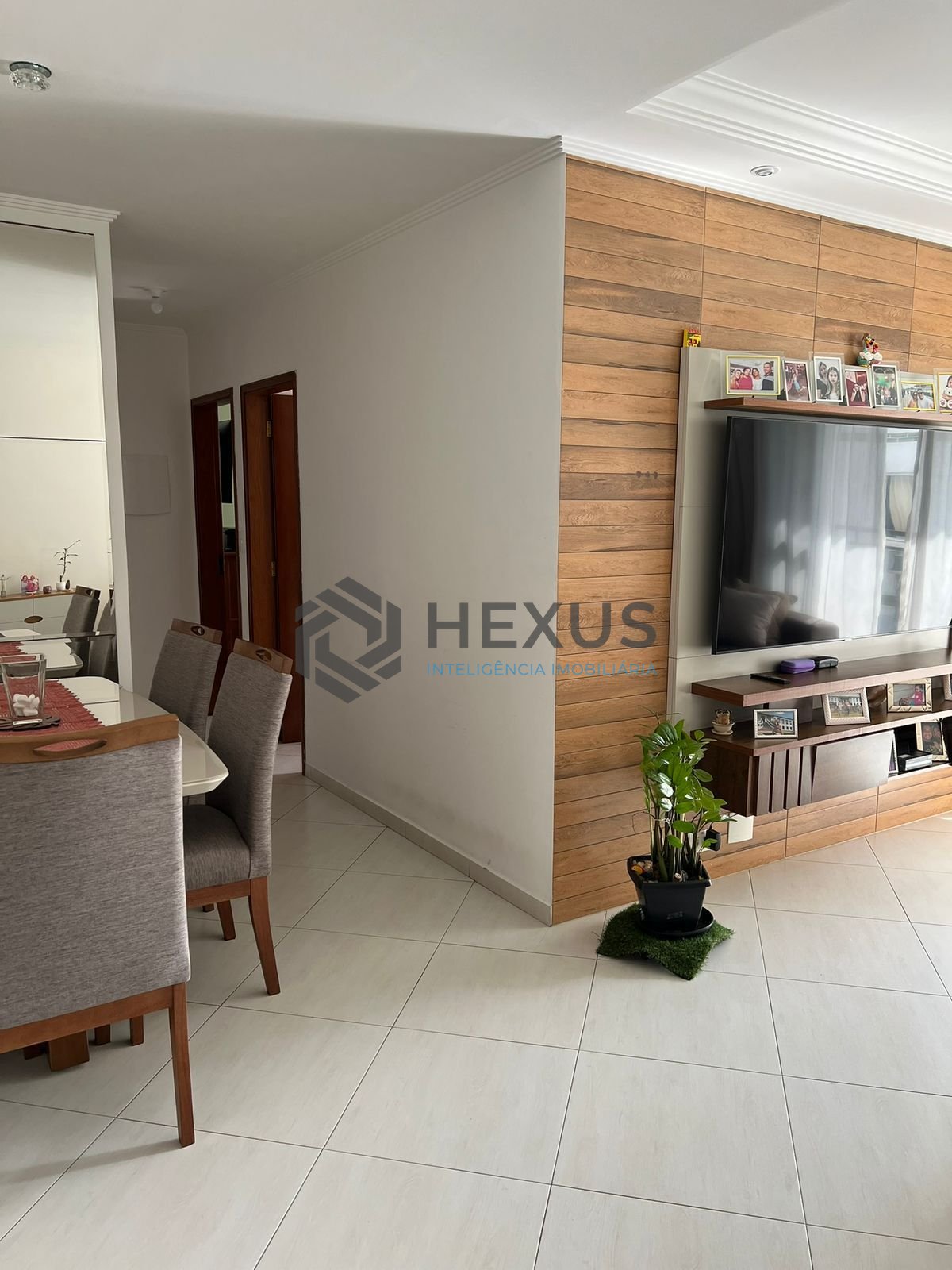 Foto 5 de Apartamento reformado com varanda na Praia das Asturias, Guaruja