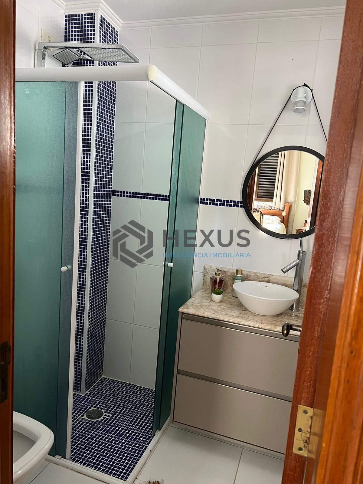 Foto 10 de Apartamento reformado com varanda na Praia das Asturias, Guaruja