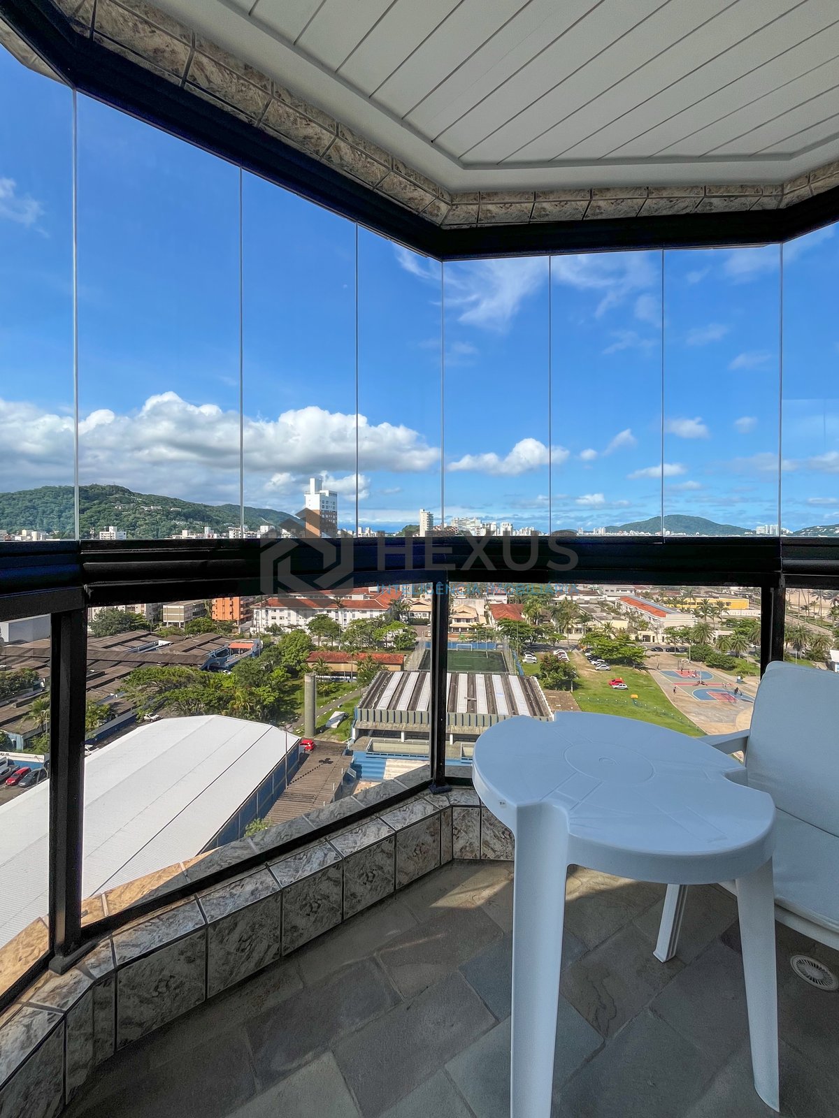 Foto 28 de Apartamento com varanda vista mar e lazer na beira mar da Praia da Enseada, Guaruja