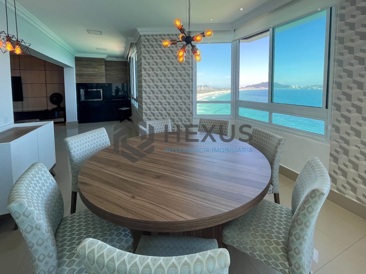 Foto 14 de Apartamento reformado frente mar com varanda gourmet e lazer na Praia das Pitangueiras, Guaruja