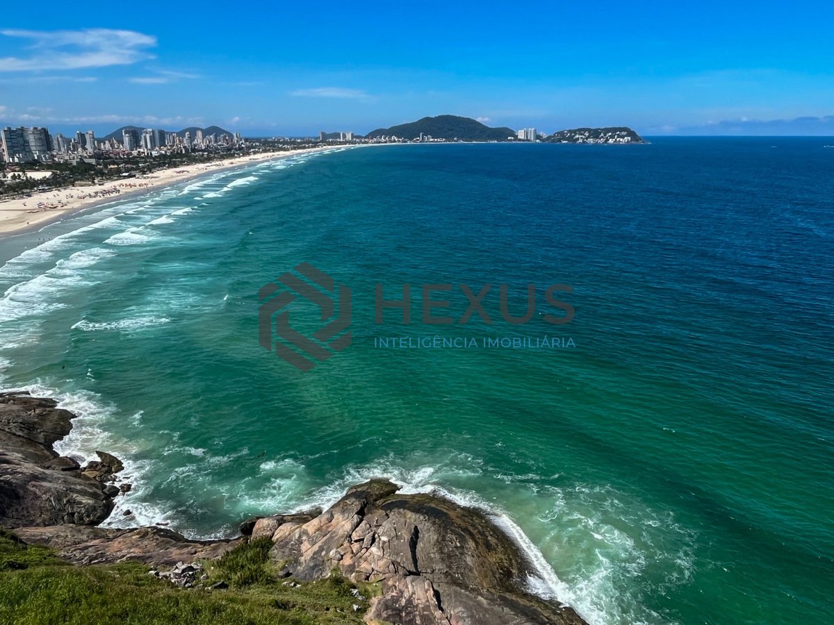Foto 19 de Apartamento reformado frente mar com varanda gourmet e lazer na Praia das Pitangueiras, Guaruja