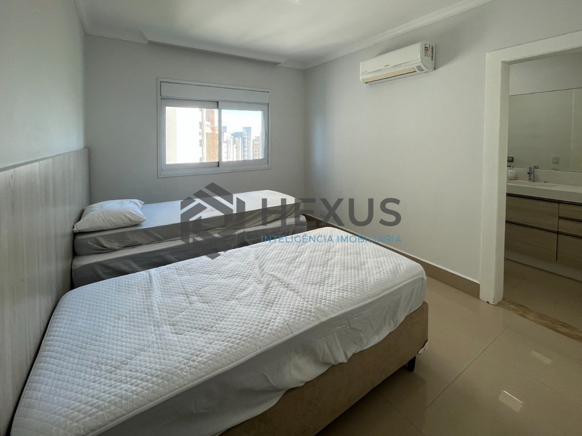 Foto 24 de Apartamento reformado frente mar com varanda gourmet e lazer na Praia das Pitangueiras, Guaruja