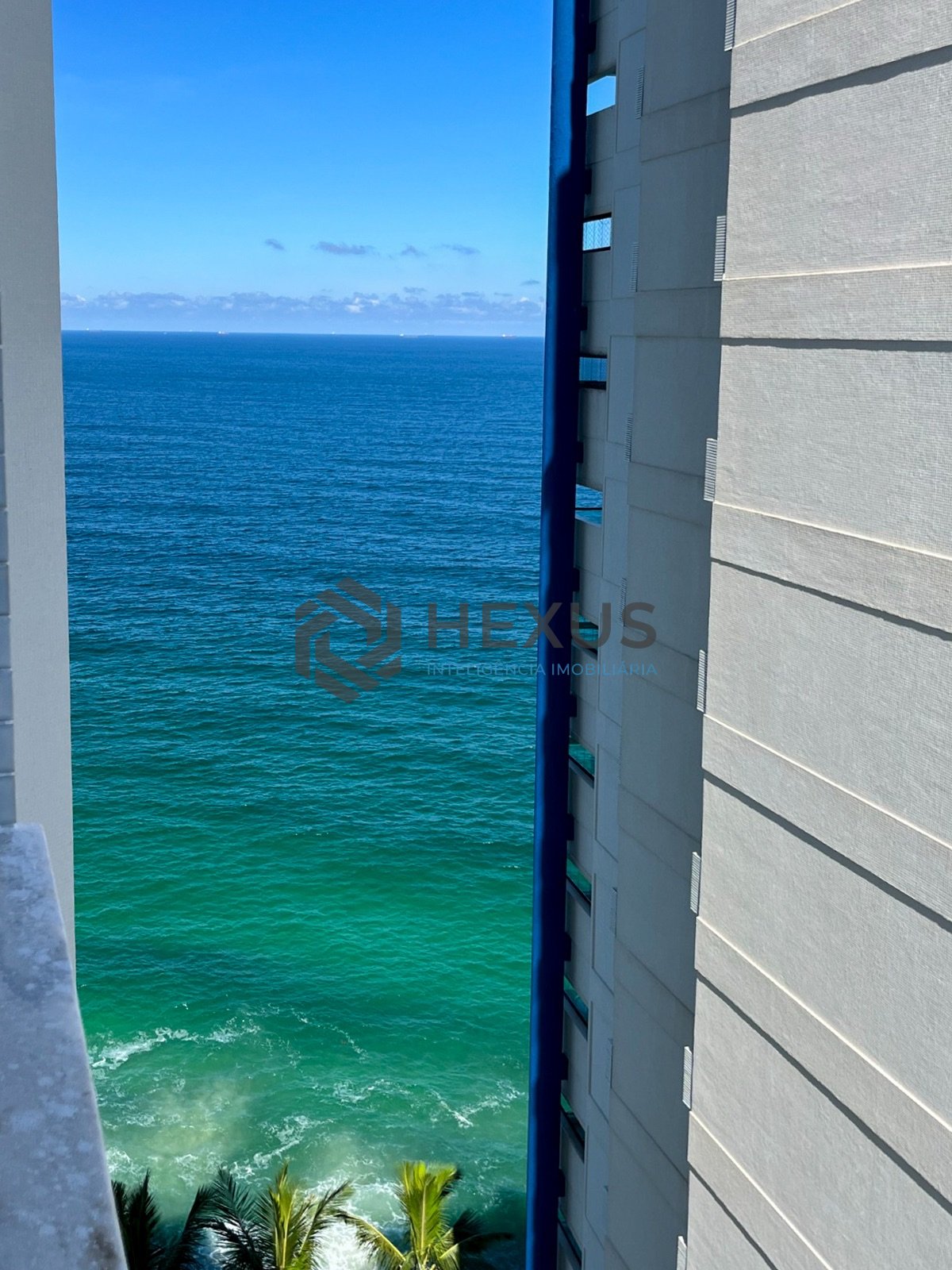 Foto 25 de Apartamento reformado frente mar com varanda gourmet e lazer na Praia das Pitangueiras, Guaruja