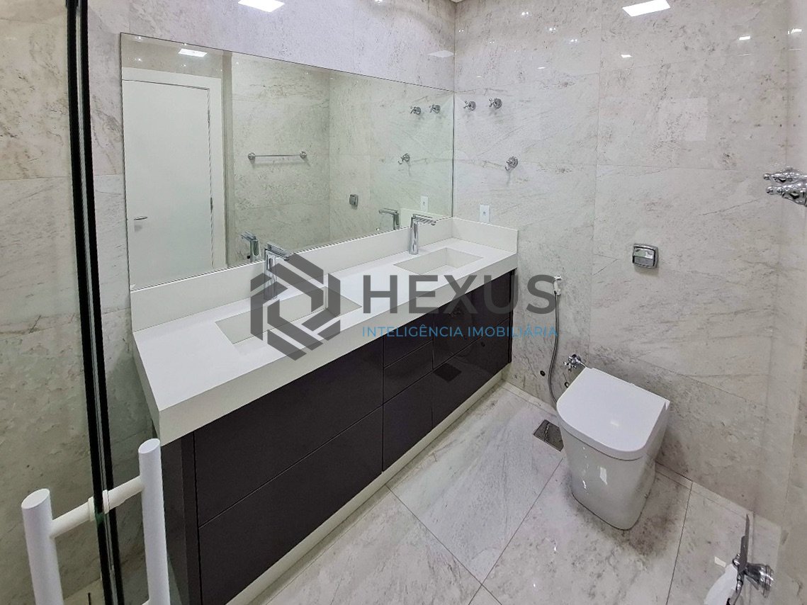 Foto 26 de Apartamento reformado frente mar com varanda gourmet e lazer na Praia das Pitangueiras, Guaruja