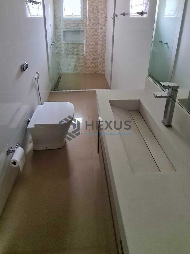 Foto 36 de Apartamento reformado frente mar com varanda gourmet e lazer na Praia das Pitangueiras, Guaruja