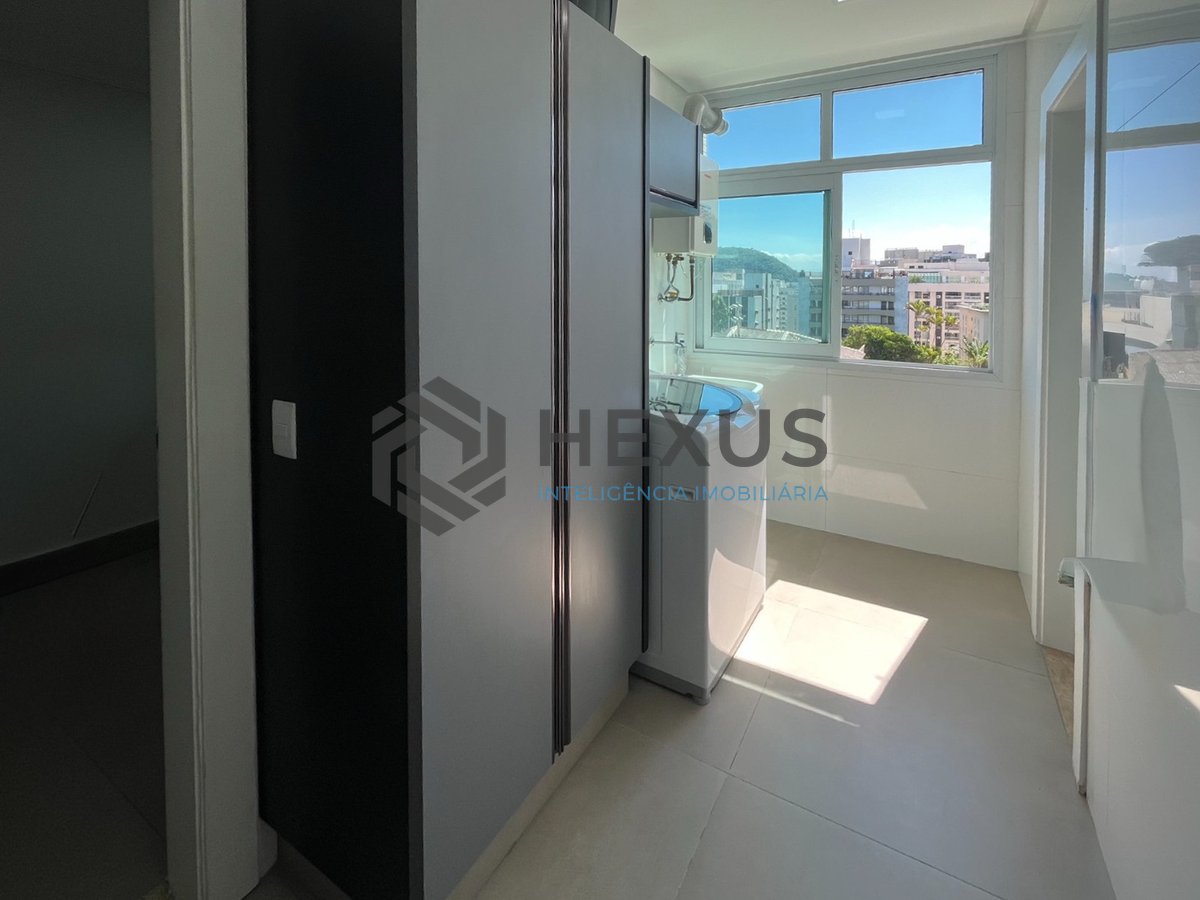 Foto 42 de Apartamento reformado frente mar com varanda gourmet e lazer na Praia das Pitangueiras, Guaruja
