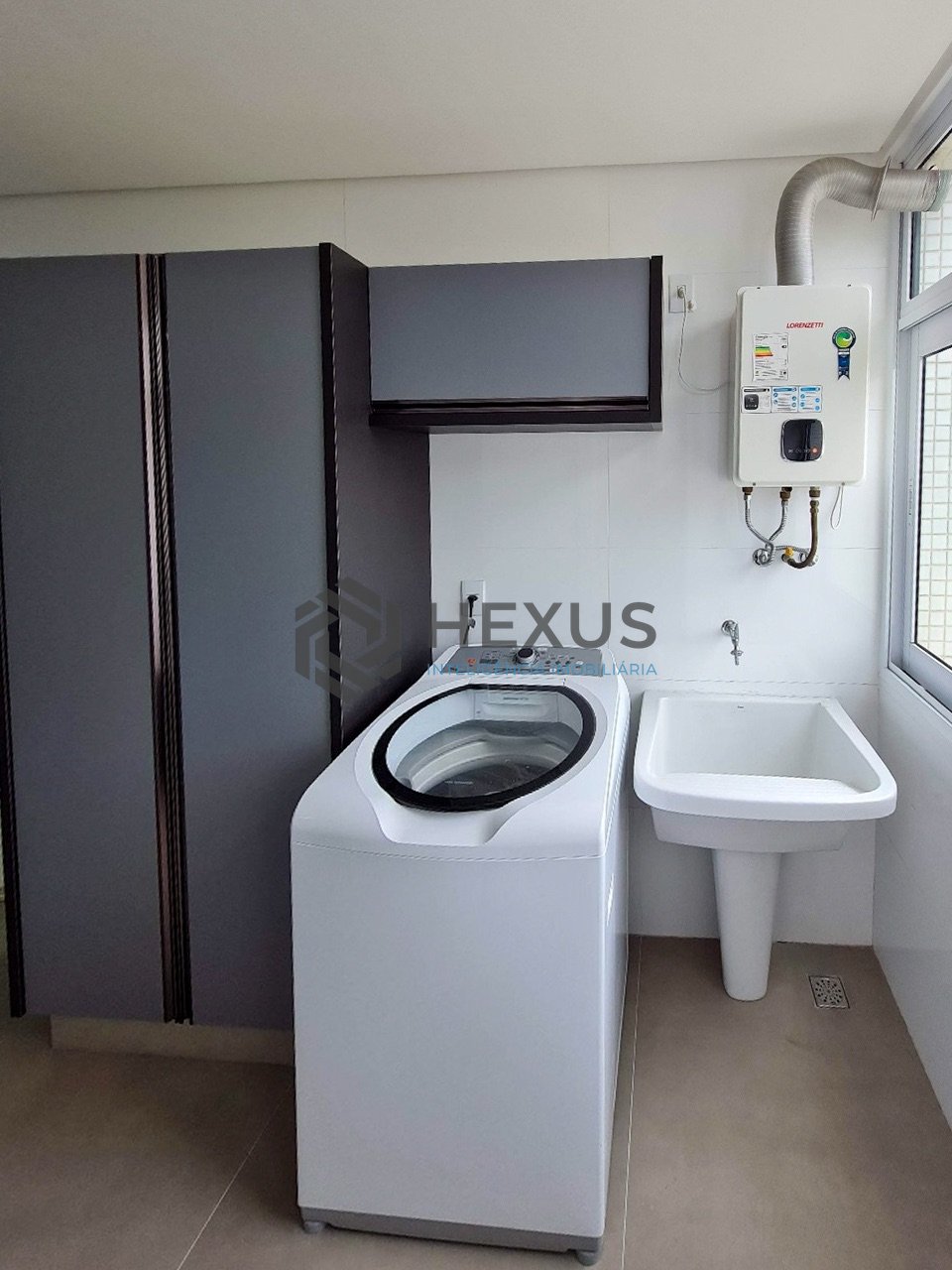 Foto 43 de Apartamento reformado frente mar com varanda gourmet e lazer na Praia das Pitangueiras, Guaruja