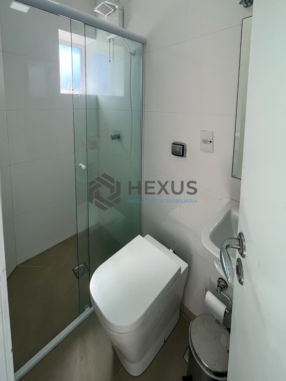 Foto 46 de Apartamento reformado frente mar com varanda gourmet e lazer na Praia das Pitangueiras, Guaruja