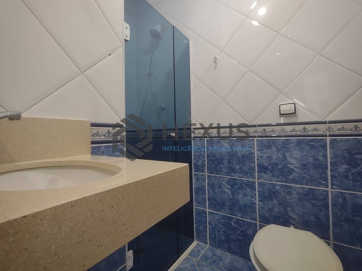 Foto 7 de Apartamento reformado com varanda e lazer na Praia da Enseada, Guaruja