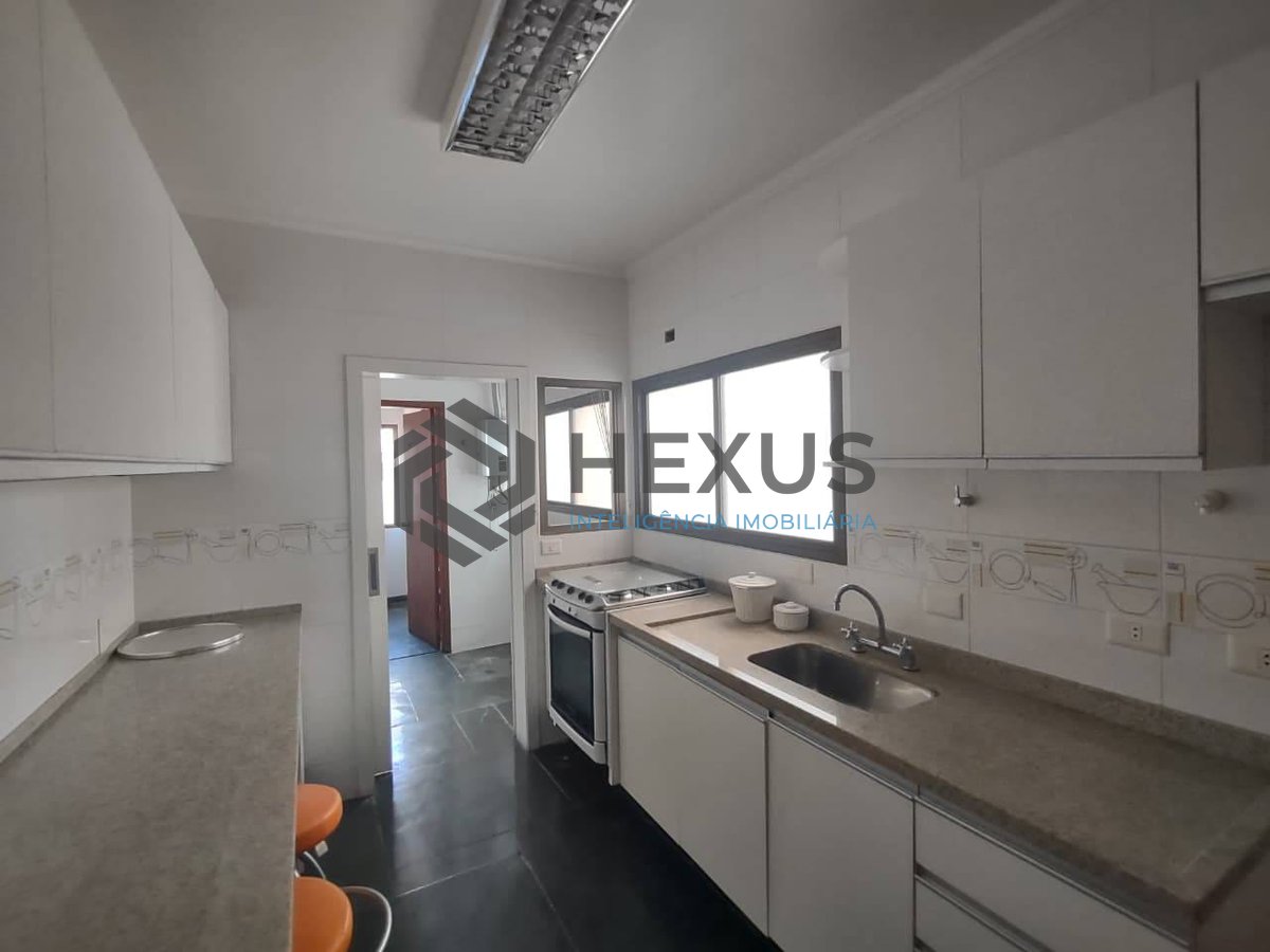 Foto 14 de Apartamento com varanda e lazer na Praia da Enseada, Guaruja