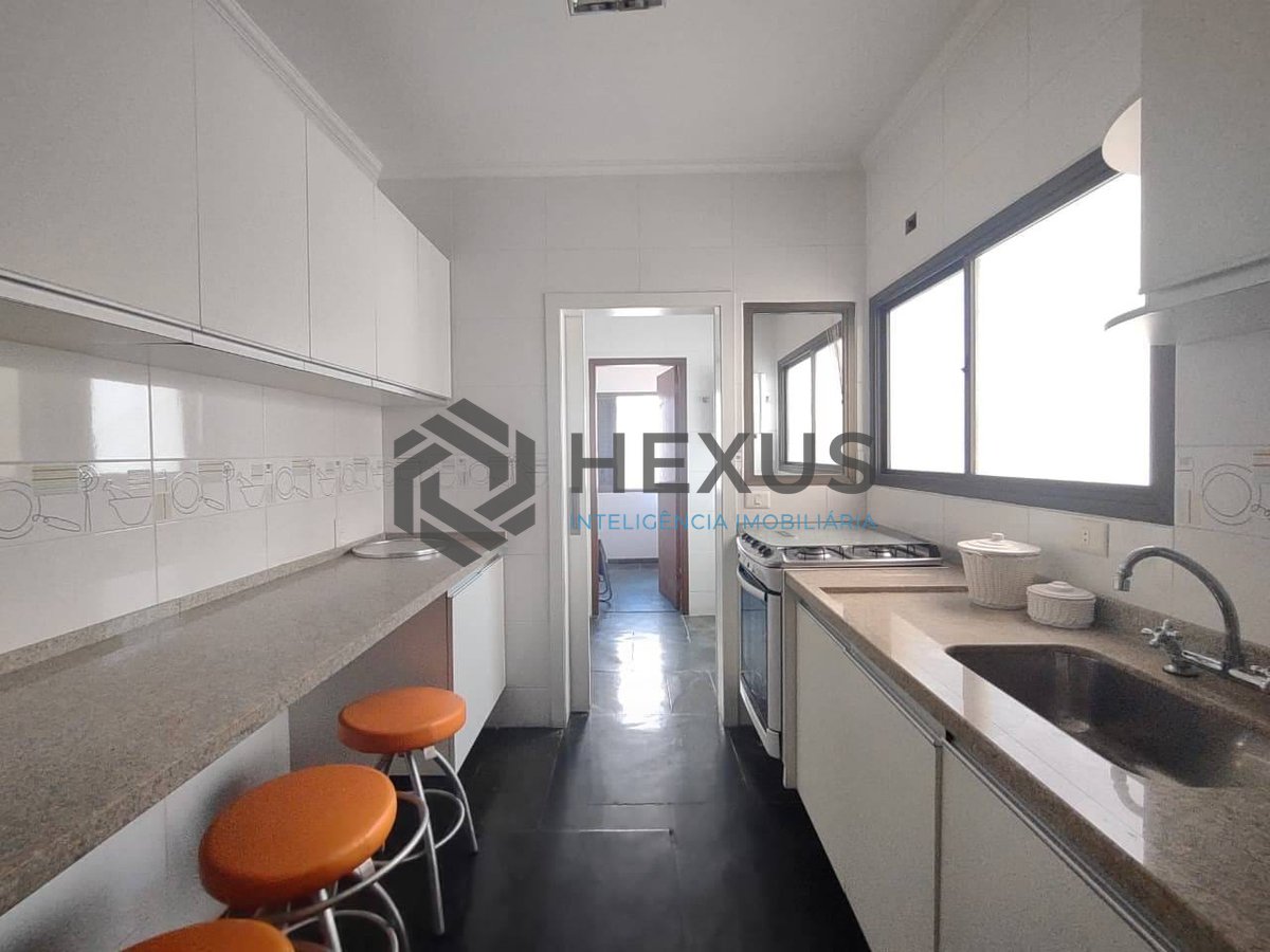 Foto 15 de Apartamento com varanda e lazer na Praia da Enseada, Guaruja