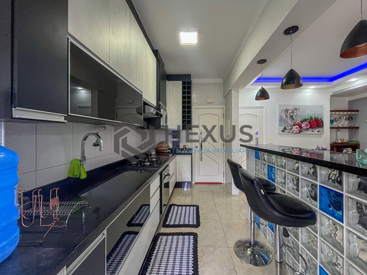 Foto 20 de Apartamento com varanda e lazer na Praia das Pitangueiras, Guaruja