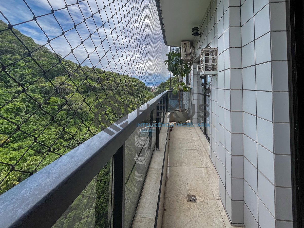 Foto 3 de Apartamento com varanda e lazer na Praia das Pitangueiras, Guaruja