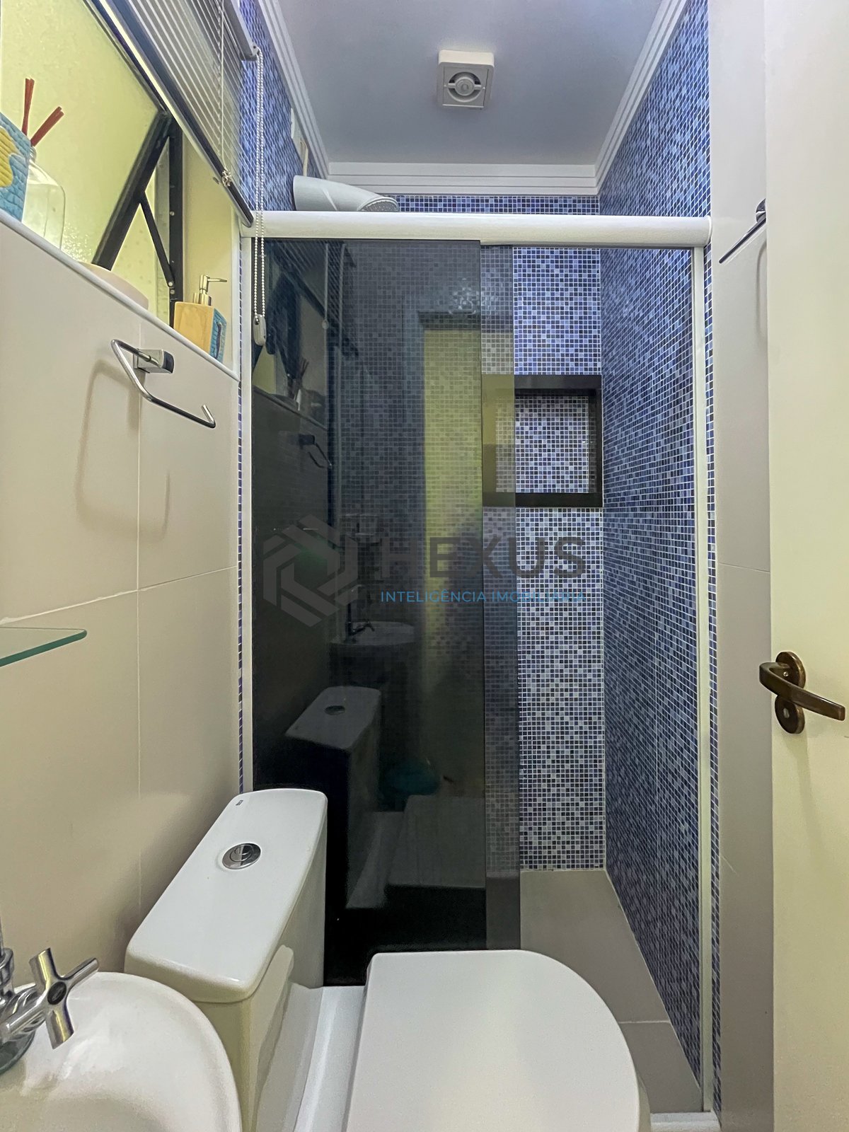 Foto 24 de Apartamento com varanda e lazer na Praia das Pitangueiras, Guaruja