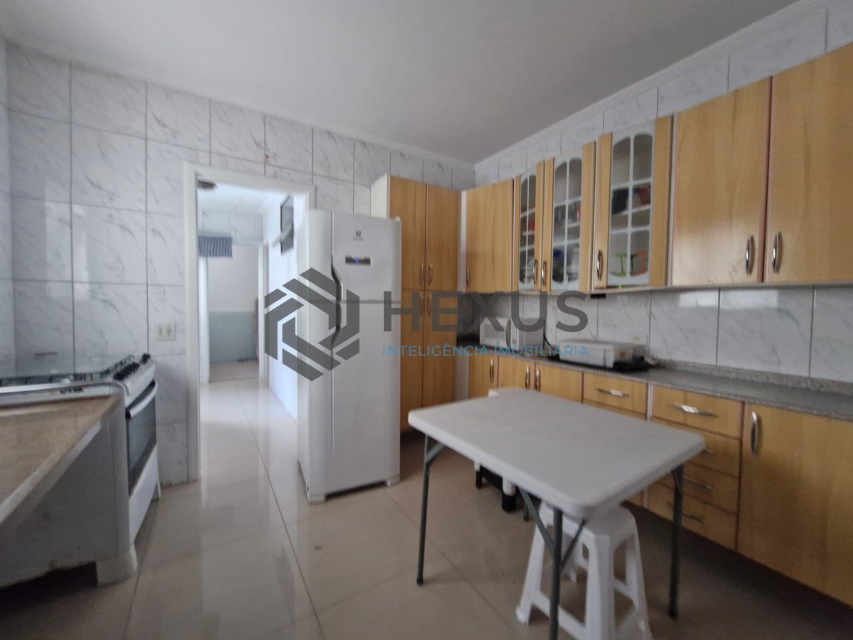 Foto 19 de Apartamento com varanda e lazer na Praia das Pitangueiras, Guaruja