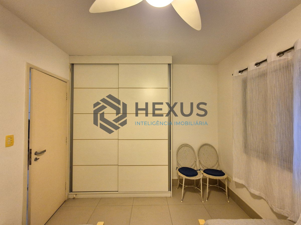 Foto 16 de Apartamento reformado com varanda vista mar na beira mar da Praia das Pitangueiras, Guaruja