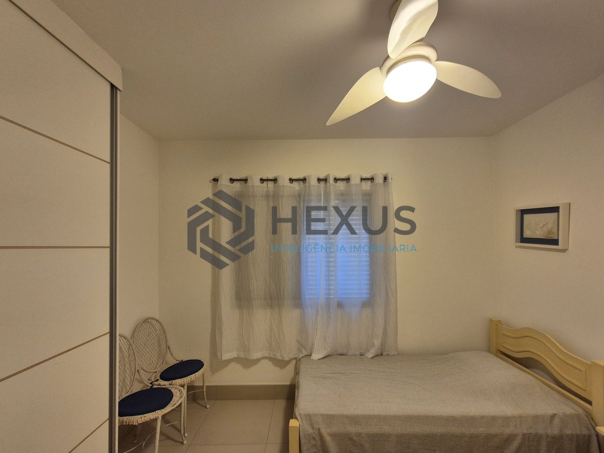 Foto 17 de Apartamento reformado com varanda vista mar na beira mar da Praia das Pitangueiras, Guaruja
