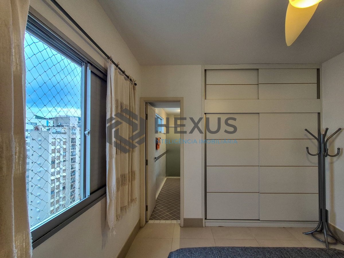 Foto 24 de Apartamento reformado com varanda vista mar na beira mar da Praia das Pitangueiras, Guaruja