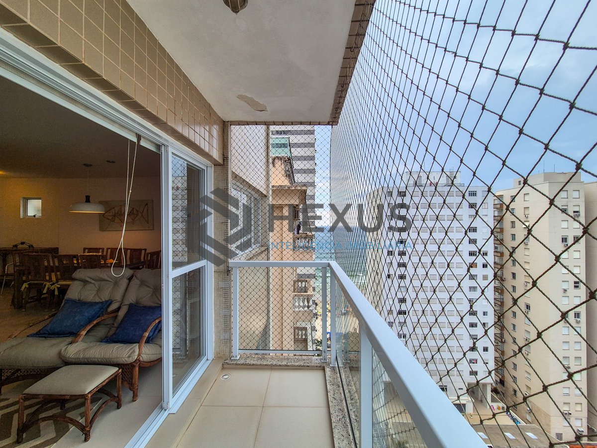 Foto 6 de Apartamento reformado com varanda vista mar na beira mar da Praia das Pitangueiras, Guaruja