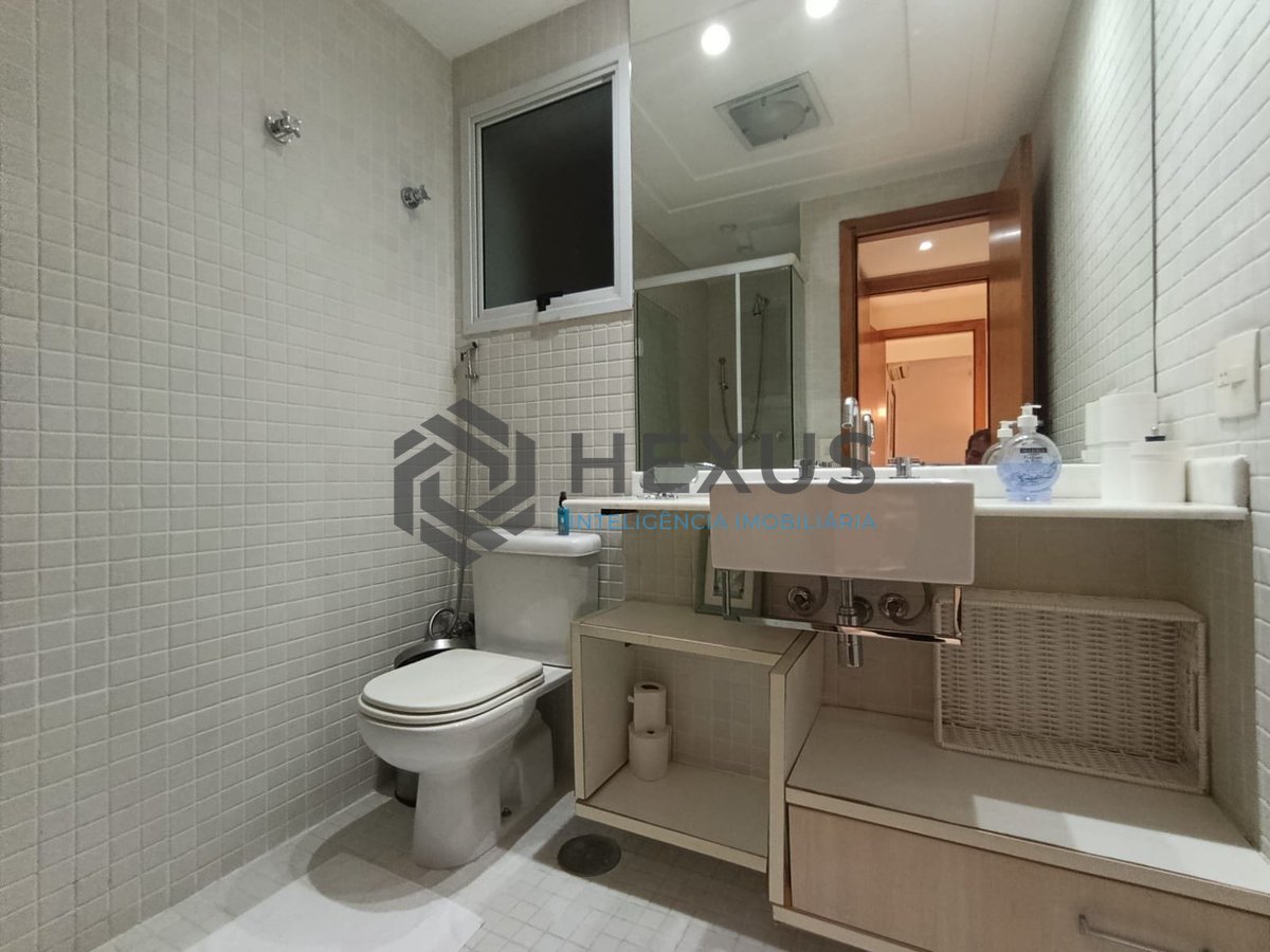 Foto 14 de Apartamento frente mar com varanda gourmet e lazer na Praia da Enseada, Guaruja