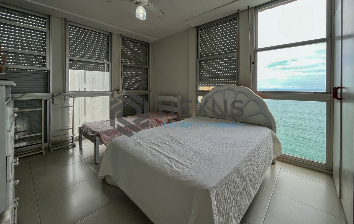 Foto 25 de Apartamento frente mar com vista mar na Praia das Pitangueiras, Guaruja
