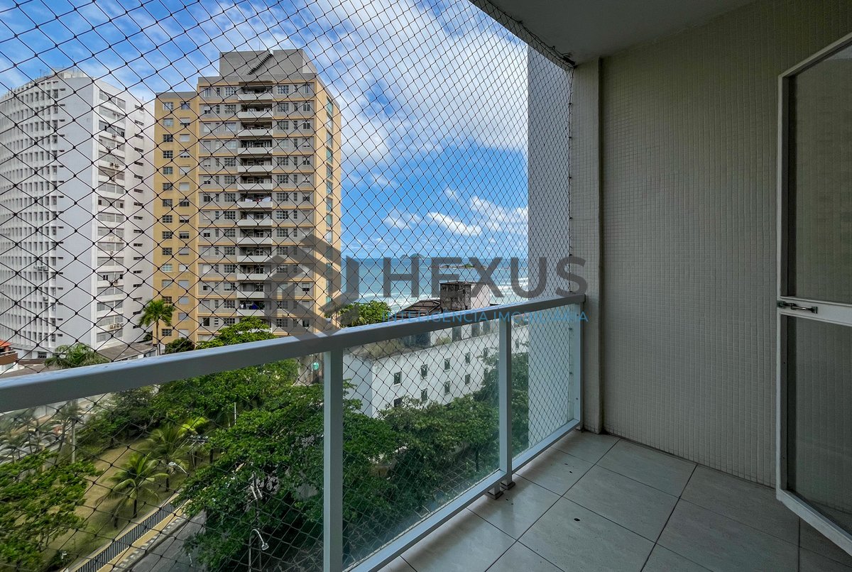 Foto 2 de Apartamento com varanda vista mar na beira mar da Praia das Pitangueiras, Guarujá