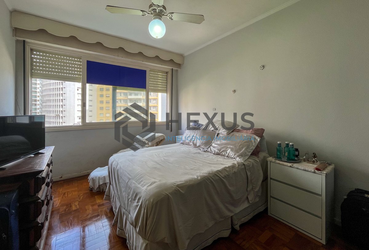 Foto 14 de Apartamento com varanda vista mar na beira mar da Praia das Pitangueiras, Guarujá