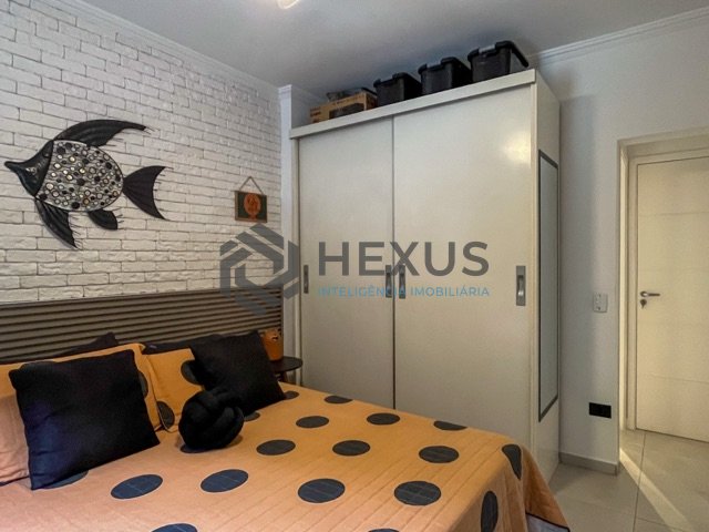 Foto 19 de Apartamento reformado com varanda e lazer a 70m da Praia das Pitangueiras, Guaruja