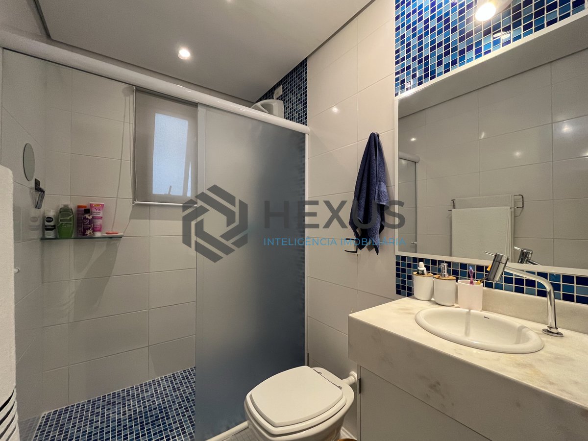 Foto 22 de Apartamento reformado com varanda e lazer a 70m da Praia das Pitangueiras, Guaruja