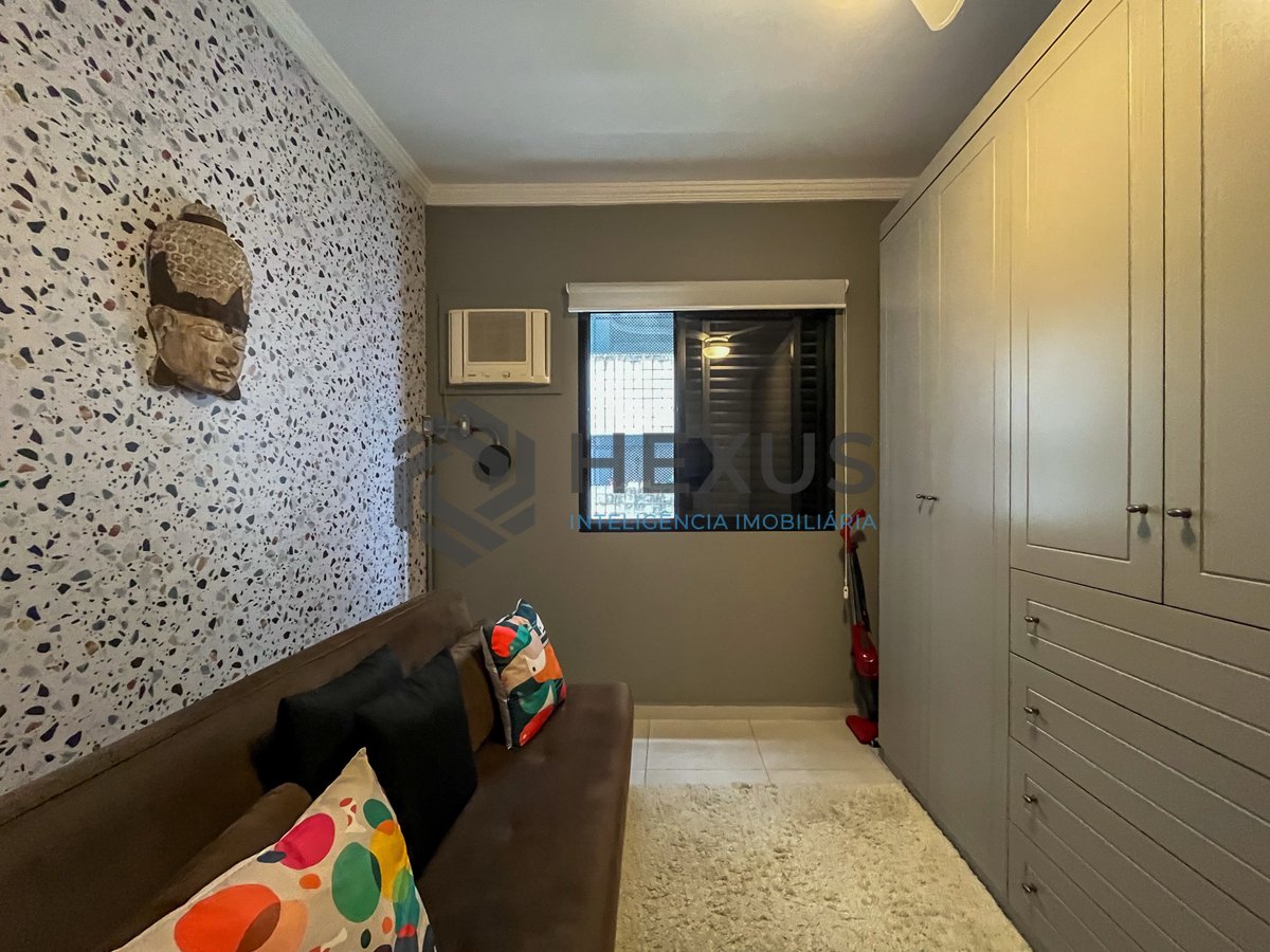 Foto 25 de Apartamento reformado com varanda e lazer a 70m da Praia das Pitangueiras, Guaruja