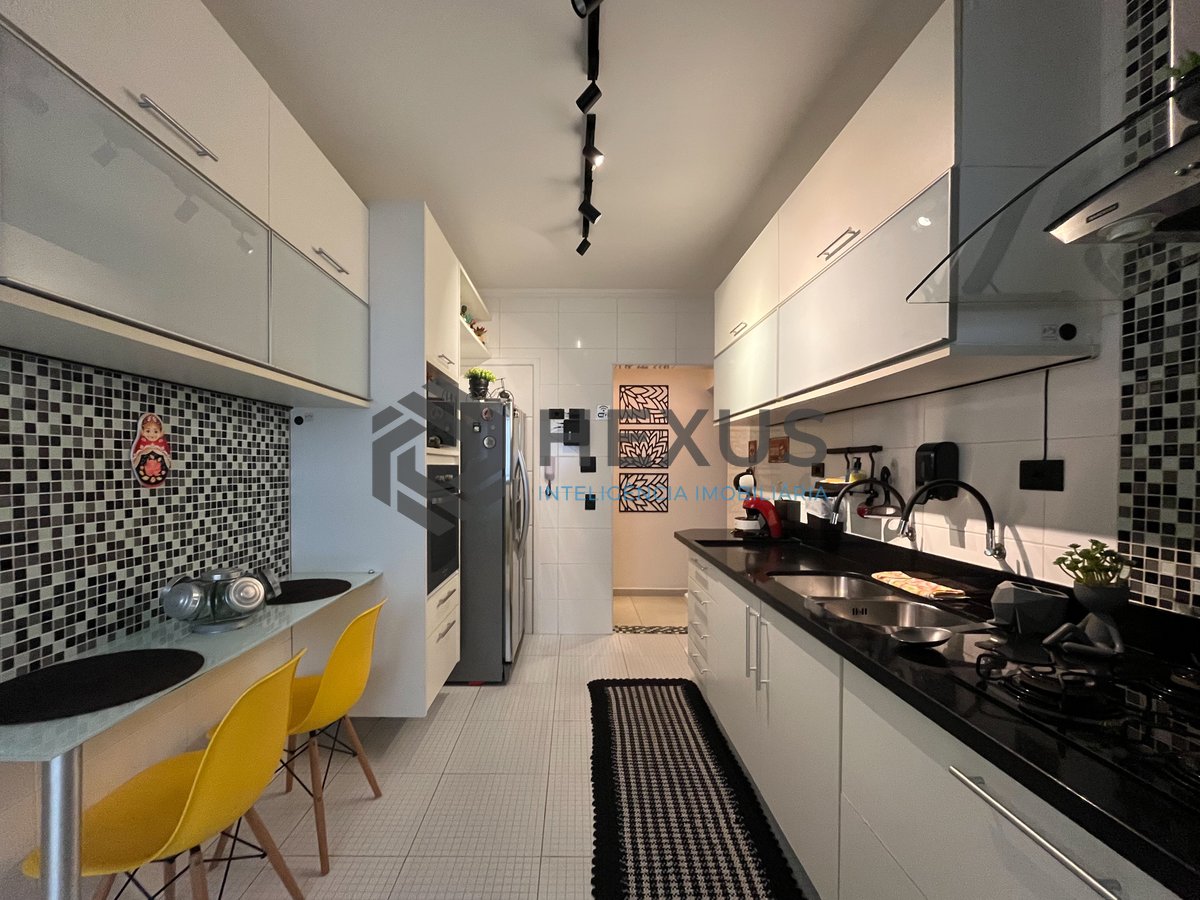 Foto 27 de Apartamento reformado com varanda e lazer a 70m da Praia das Pitangueiras, Guaruja