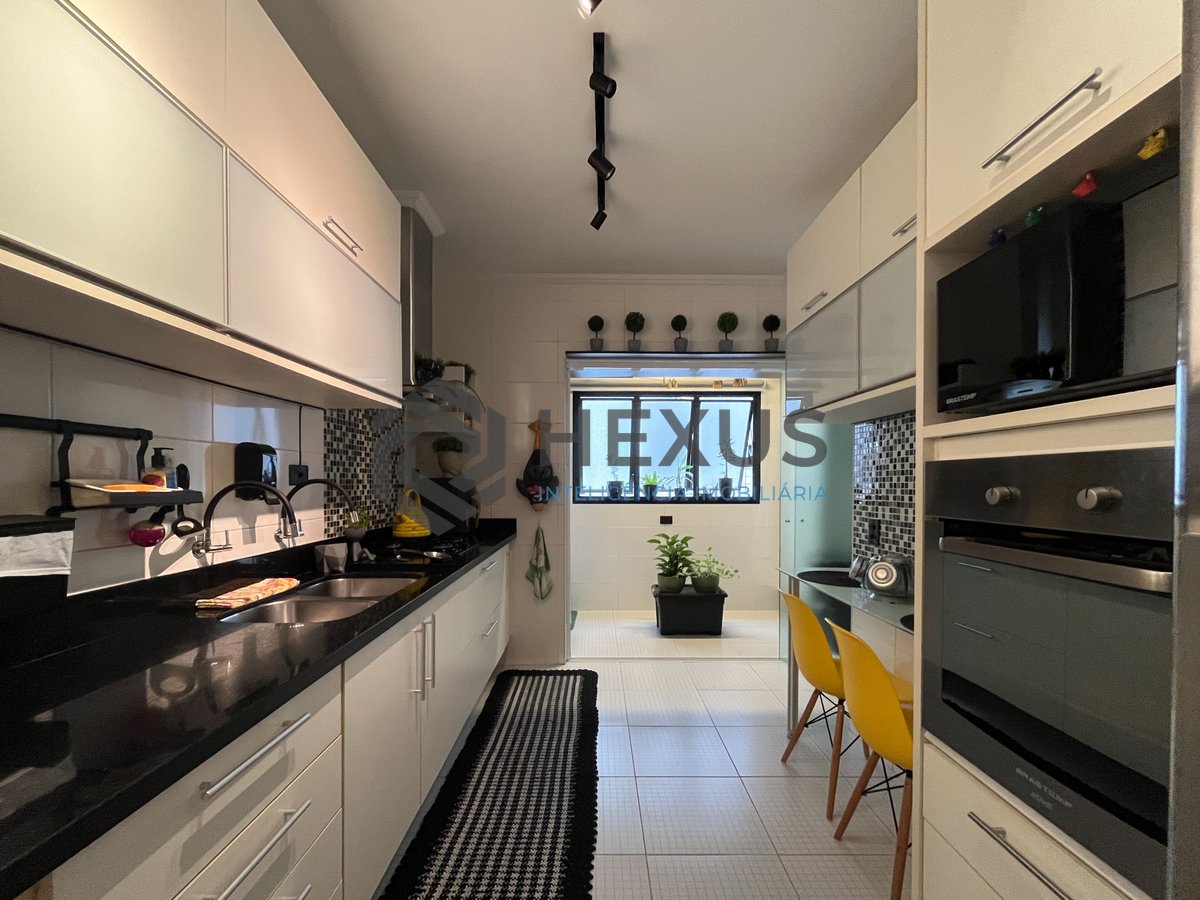 Foto 28 de Apartamento reformado com varanda e lazer a 70m da Praia das Pitangueiras, Guaruja